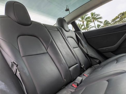 Used 2023 Tesla Model 3 Standard Range image 17