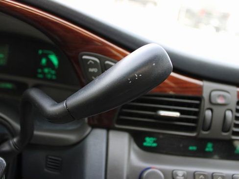 Used 2005 Cadillac De Ville w/ Limited Edition Package image 20