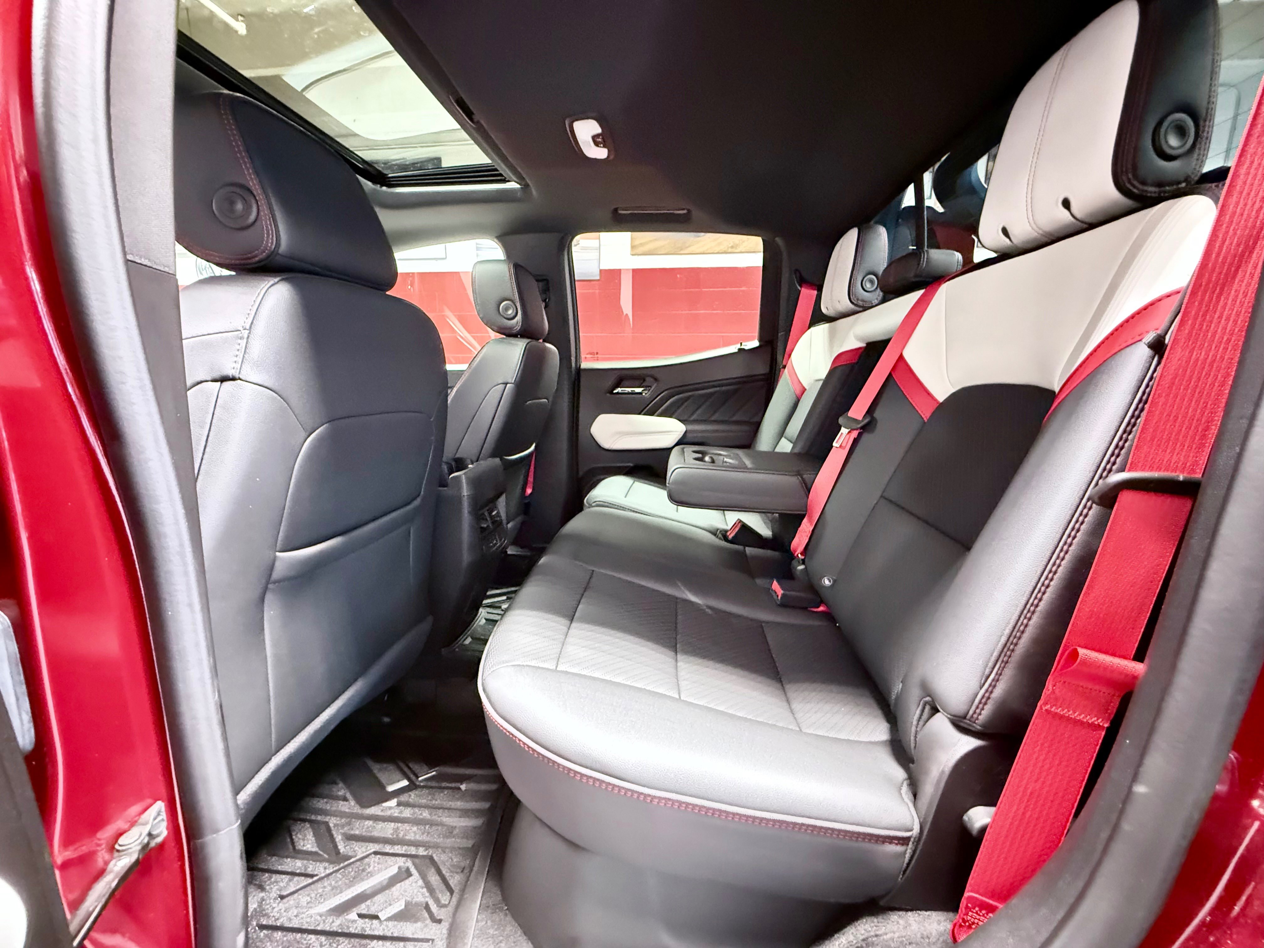 Used 2025 GMC Canyon AT4 w/ AT4X Package AWD/4WD image 34