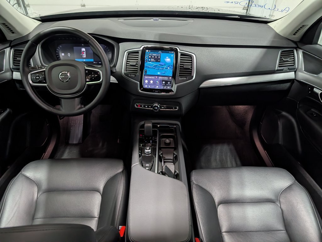 Used 2025 Volvo XC90 B5 Core AWD/4WD image 13