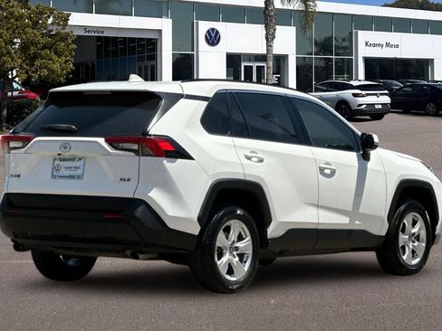 Used 2021 Toyota RAV4 XLE w/ Convenience Package FWD image 4