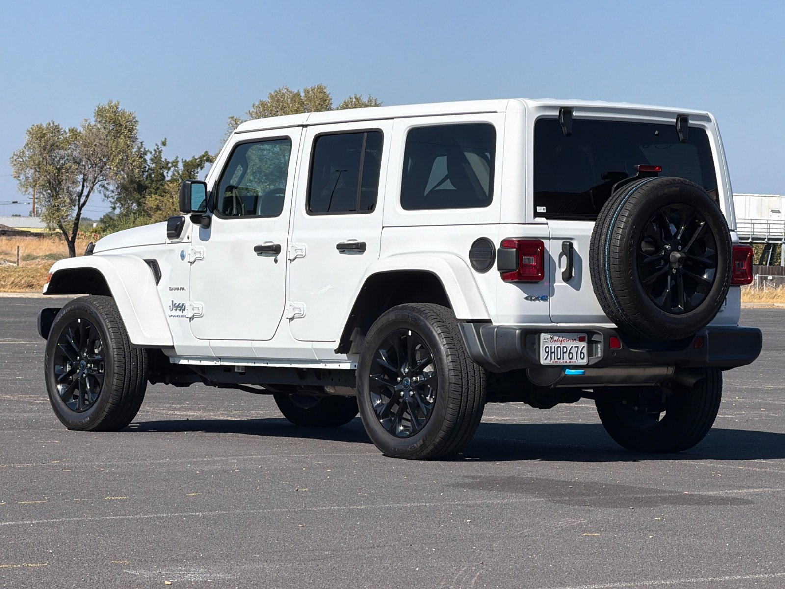 Used 2024 Jeep Wrangler Unlimited Sahara w/ Technology Group AWD/4WD image 6