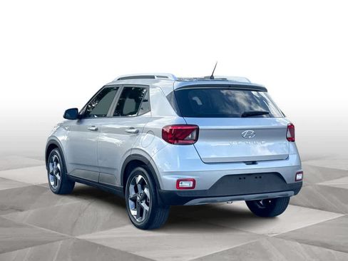 Used 2024 Hyundai Venue SEL FWD image 6