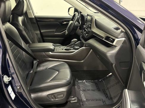 Certified 2022 Toyota Highlander XLE image 30