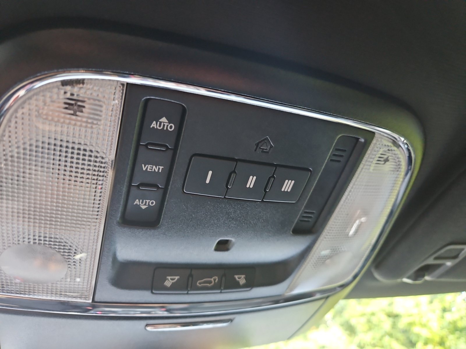 Used 2018 Dodge Durango R/T w/ Technology Group AWD/4WD image 20