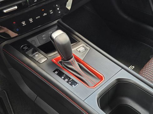 Certified 2025 Nissan Kicks SR FWD image 26