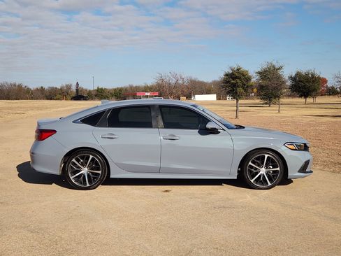 Used 2022 Honda Civic Touring image 7