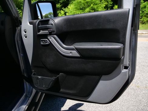 Used 2016 Jeep Wrangler Unlimited Rubicon AWD/4WD image 36