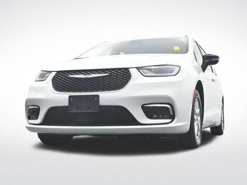 Used 2024 Chrysler Pacifica Touring-L FWD image 32