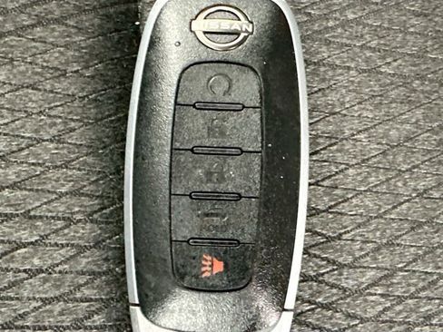 Used 2025 Nissan Rogue SV image 15