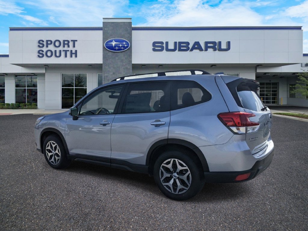 Used 2023 Subaru Forester Premium AWD/4WD image 6