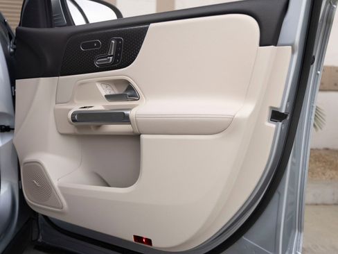 Used 2024 Mercedes-Benz EQB 250+ image 25