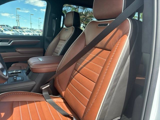 New 2026 GMC Sierra 2500 Denali Ultimate AWD/4WD image 13