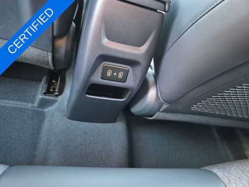 Used 2025 Hyundai Venue Limited image 22