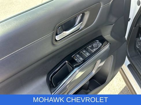 Used 2024 Nissan Pathfinder SL AWD/4WD image 23