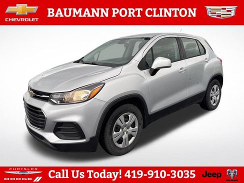 Used 2018 Chevrolet Trax LS FWD image 1