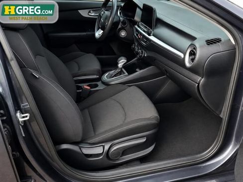 Used 2022 Kia Forte LXS w/ LXS Technology Package FWD image 15