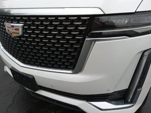 Used 2022 Cadillac Escalade Premium Luxury image 7