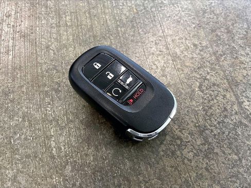 Used 2025 Honda Pilot Touring image 11