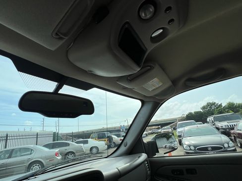 Used 2004 GMC Sierra 2500 SLT w/ Skid Plate Package image 39