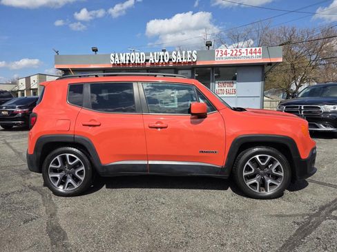 Used 2015 Jeep Renegade Latitude w/ Popular Equipment Group FWD image 9