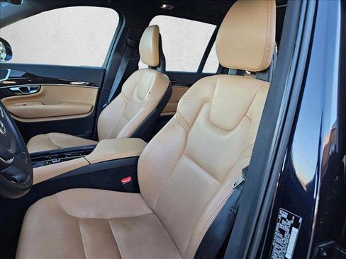 Used 2017 Volvo XC90 T6 Momentum w/ Vision Package image 19