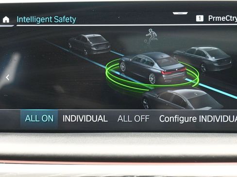 Used 2022 BMW 750i xDrive w/ Luxury Rear Seating Package image 16