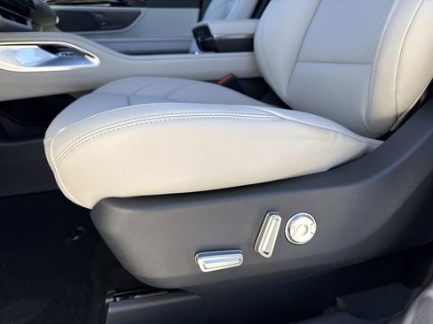 New 2026 Lincoln Nautilus Premier image 20