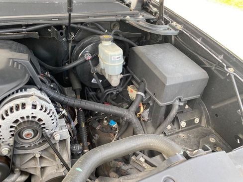 Used 2013 Chevrolet Suburban LTZ RWD image 25