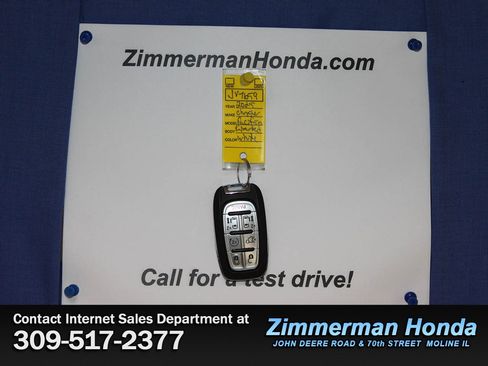 Used 2025 Chrysler Pacifica Limited FWD image 28