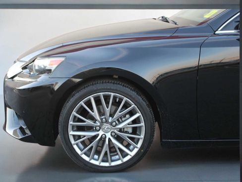Used 2015 Lexus IS 250 image 4