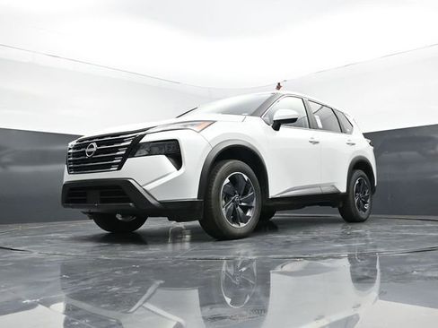 Used 2024 Nissan Rogue SV FWD image 48