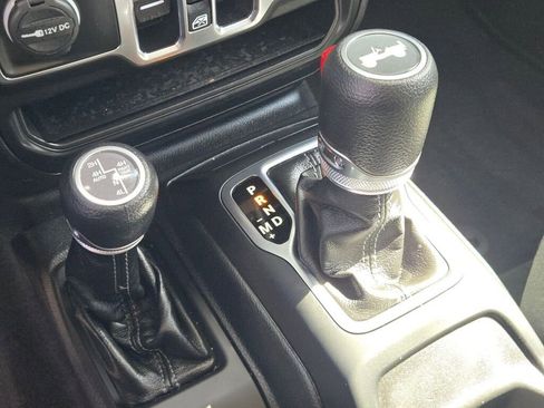 Used 2025 Jeep Wrangler Unlimited Sahara w/ Safety Group image 17