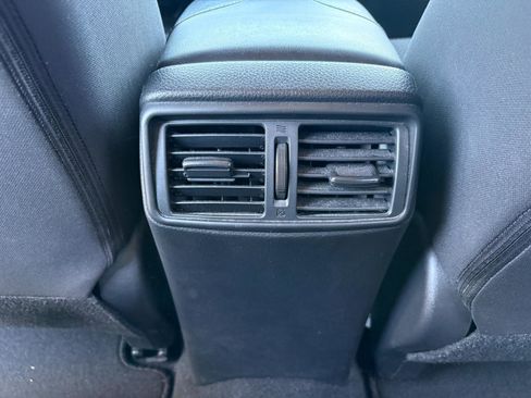 Used 2020 Nissan Rogue Sport S image 19