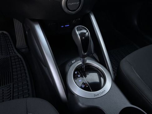 Used 2014 Hyundai Veloster image 27
