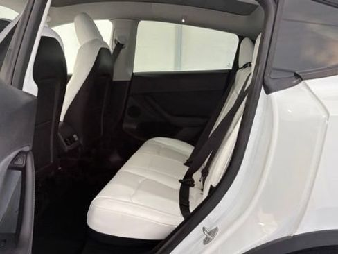 Used 2024 Tesla Model Y 2WD image 18