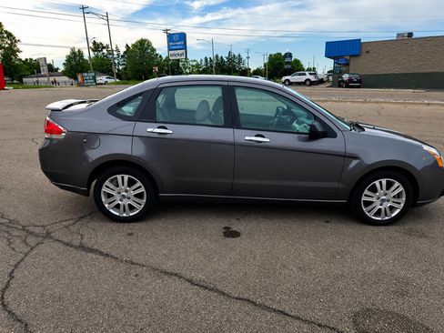 Used 2010 Ford Focus SEL FWD image 3