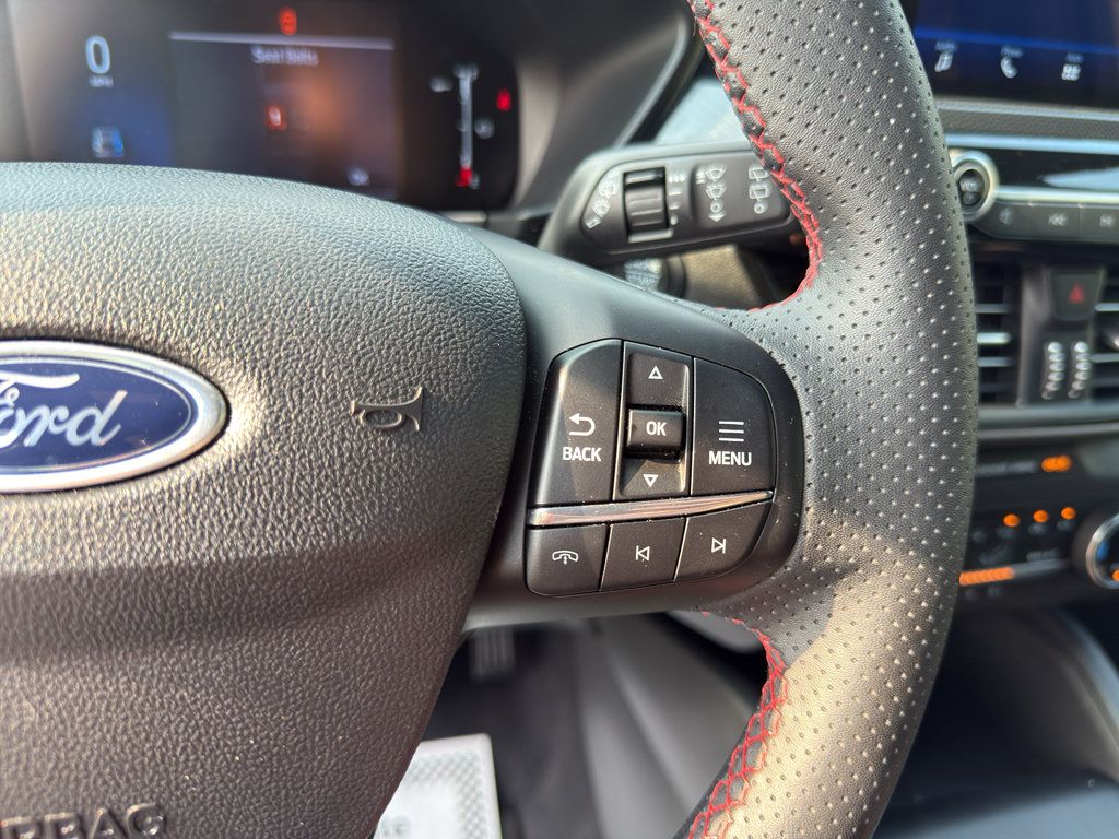Certified 2025 Ford Escape Platinum AWD/4WD image 24