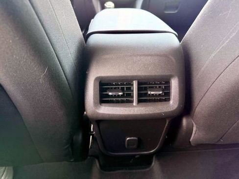 Used 2018 Chevrolet Equinox LT FWD image 15