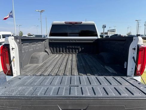 Used 2022 GMC Sierra 2500 AT4 w/ AT4 Premium Plus Package AWD/4WD image 8