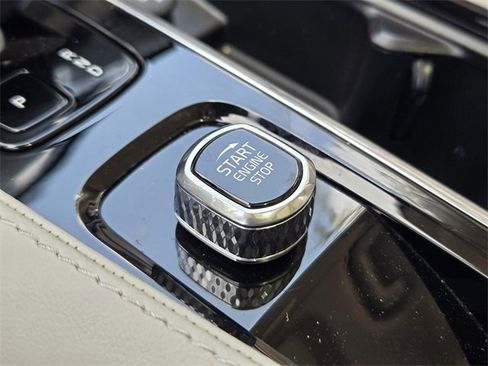 Certified 2025 Volvo XC90 T8 Plus w/ Protection Package Premier image 24