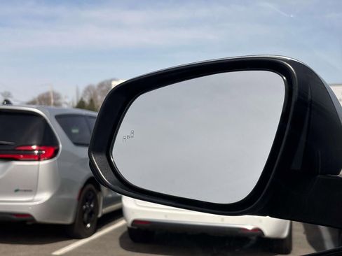 Used 2025 Toyota Tacoma TRD Sport image 26