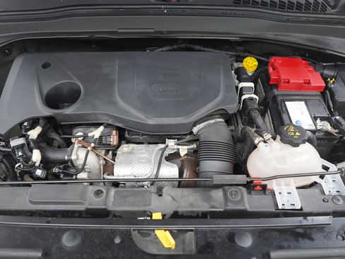 Used 2019 Jeep Renegade Latitude w/ Popular Equipment Group image 29