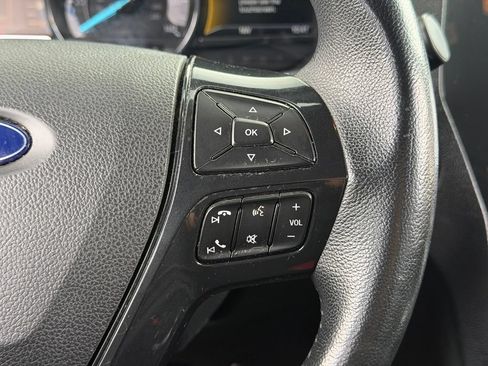 Used 2017 Ford Explorer XLT w/ Equipment Group 202A AWD/4WD image 21