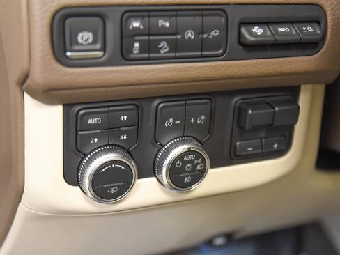 Used 2021 GMC Yukon Denali w/ Denali Ultimate Package image 18