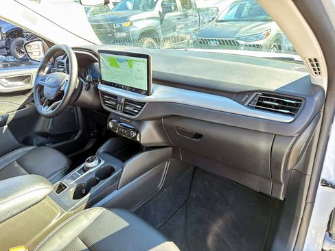 Used 2025 Ford Escape Platinum image 8