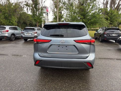 Used 2021 Toyota Highlander XLE FWD image 4