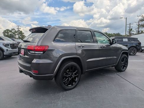 Used 2020 Jeep Grand Cherokee Altitude RWD image 5