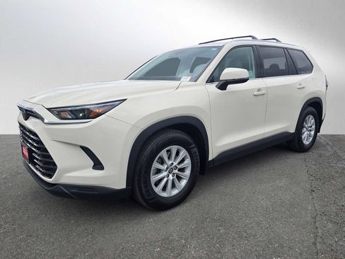 Used 2024 Toyota Grand Highlander XLE image 7