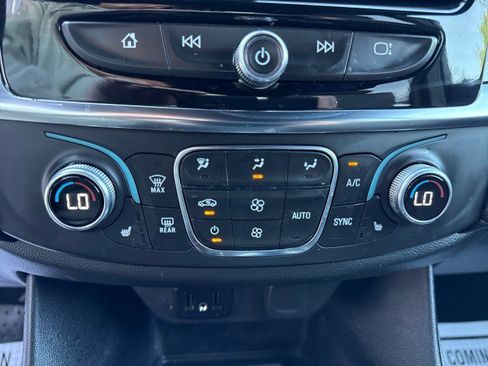 Used 2024 Chevrolet Traverse LT FWD image 20